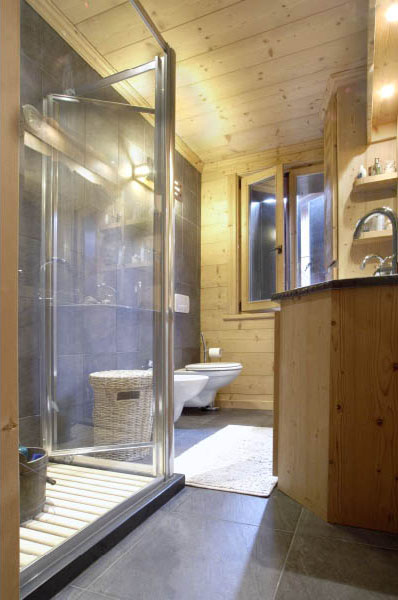 Bagno in abete anticato