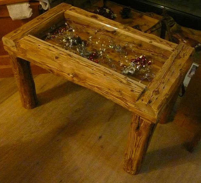 Couchtisch Col di Lana aus Balken und Glas