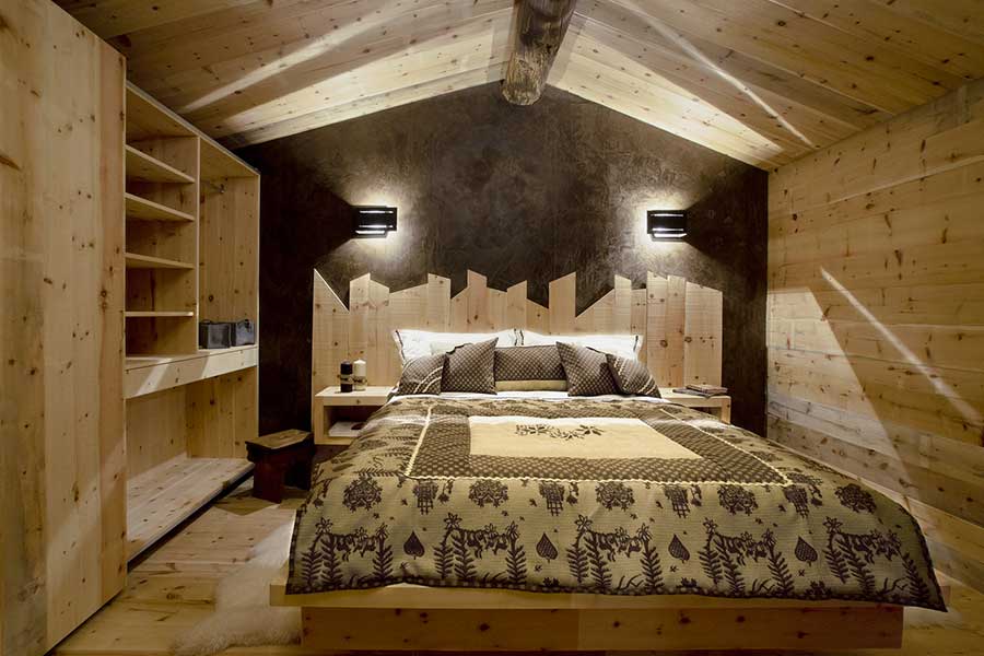 Bett Marmolada in Zirbelkiefer