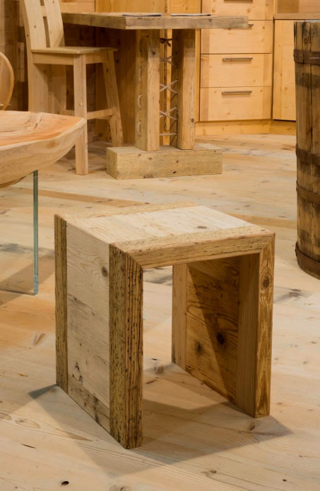 Handgemachter Hocker Sella Ronda aus Antikholz