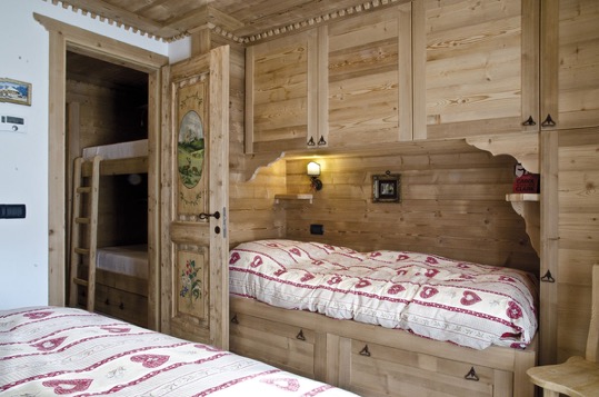 Wooden Handcrafted Bedroom Hermannwood1976